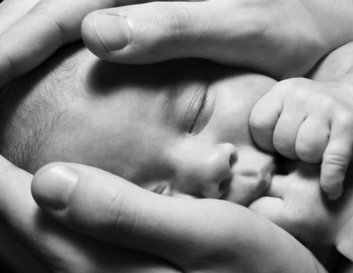 Aturan yang Wajib Anda Tahu Sebelum Menyentuh Bayi