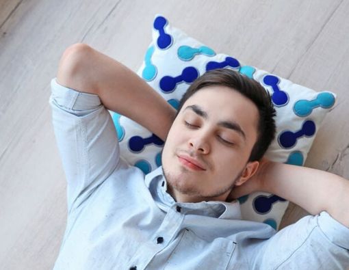 Bahaya Tidur di Lantai Bagi Kesehatan Atlet