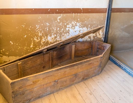 Pelanggar PSBB Dihukum Masuk Peti, Berbahayakah untuk Mental?