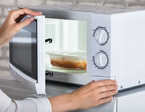 Jangan Panaskan 5 Makanan Ini dalam Microwave