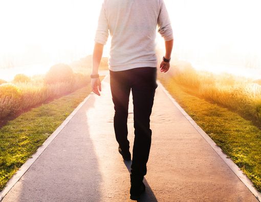 Jalan Kaki Mundur, Ini Manfaatnya bagi Kesehatan