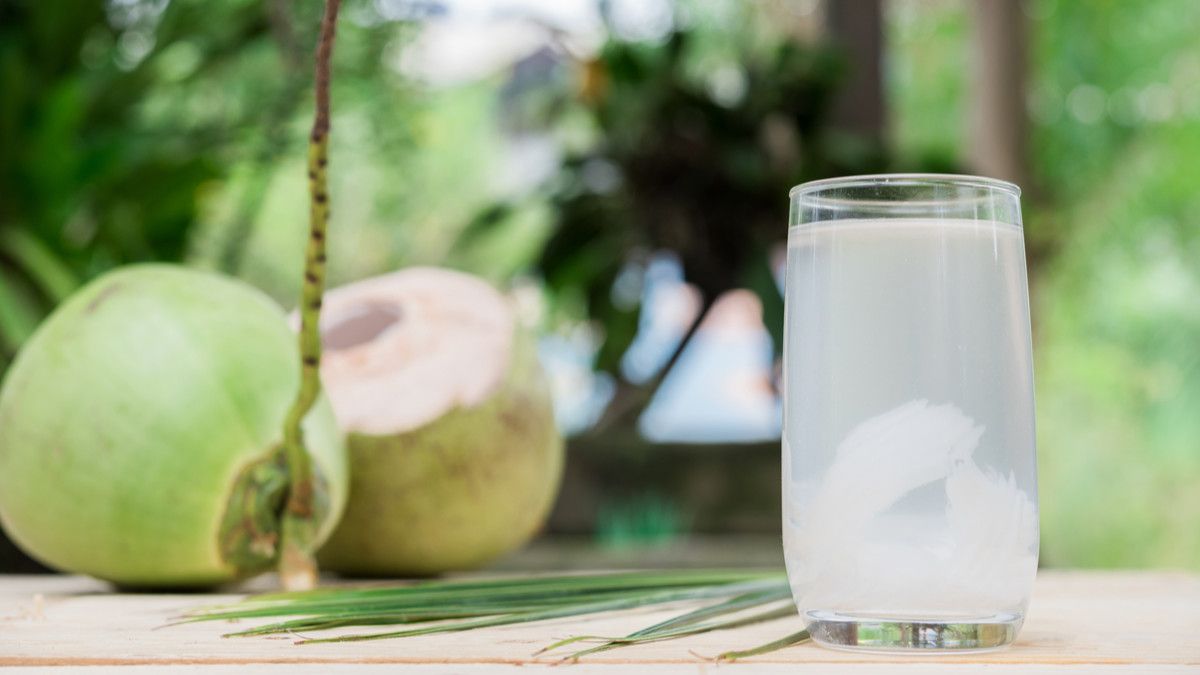 Manfaat Air Kelapa untuk Kesehatan Jantung (Here-Asia/Shutterstock)