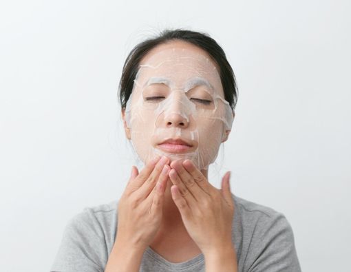 Kiat Melakukan Peeling di Rumah