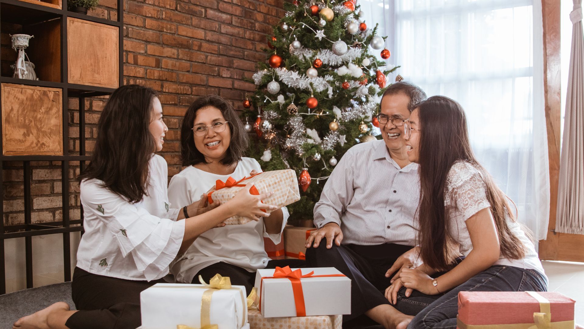 Manfaat Sehat Tukar Kado Saat Natal