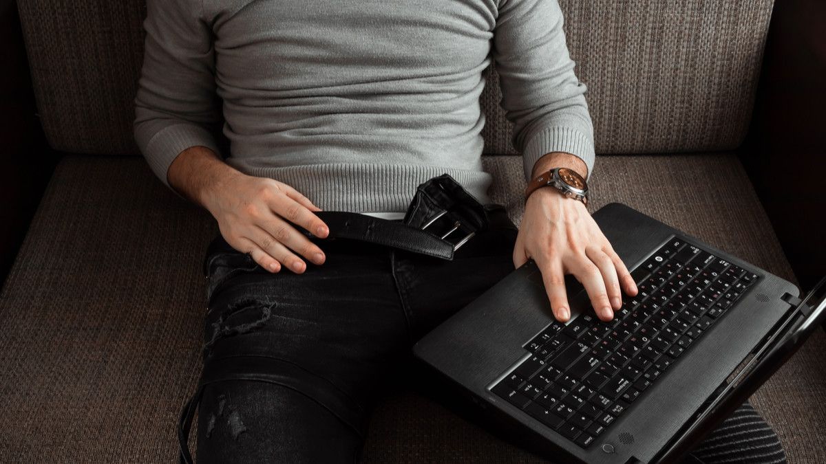 Kecanduan Porno Saat LDR, Perlukah Dimaklumi?
