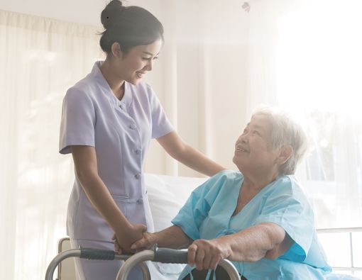 Miskonsepsi Menitipkan Orang Tua ke Panti Jompo