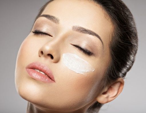 Kesalahan yang Sering Dilakukan Saat Memakai Eye Cream