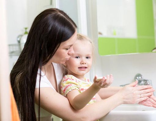 Peranan Ibu dalam Mengajarkan Pola Hidup Sehat di Keluarga