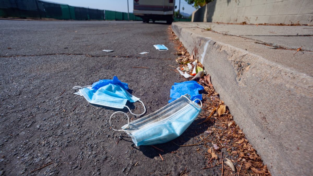 Awas, Buang Masker Sembarangan Bisa Tularkan Virus Corona!