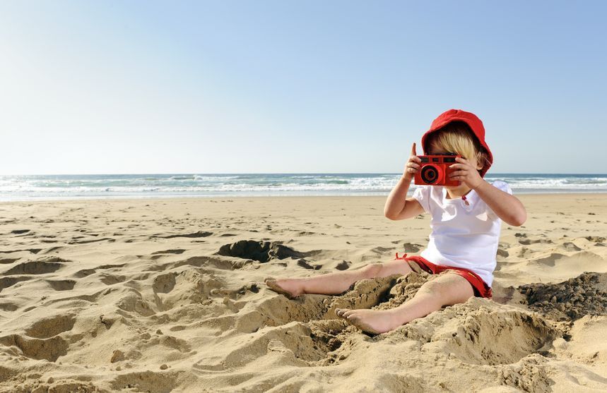 Lakukan Ini Saat Mengajak Anak Alergi ke Pantai