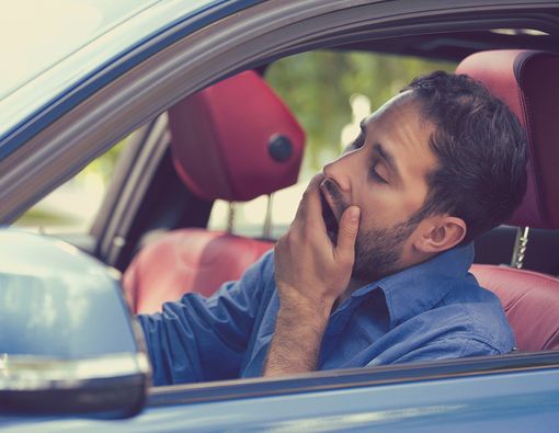 Benarkah Perlu Mengurangi Minum saat Perjalanan Jauh?