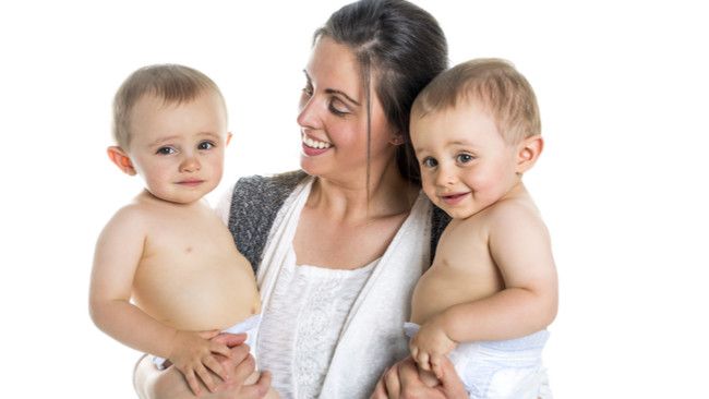 Ini Dia Tips Menyusui Bayi Kembar