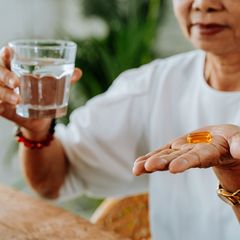 9 Suplemen Vitamin yang Sebaiknya Dikonsumsi untuk Lansia