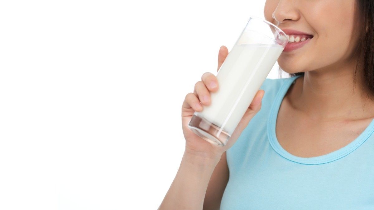 Redakan Nyeri Menstruasi dengan Minum Susu