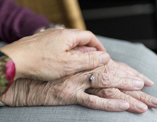 Cara Tepat Menjaga Kesehatan Mental Ibu Lansia