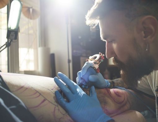 Tato saat Hamil, Berbahayakah bagi Kesehatan Ibu dan Janin?