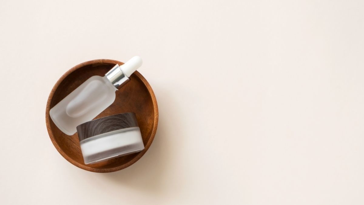Eye Cream atau Eye Serum, Mana yang Lebih Baik? KlikDokter