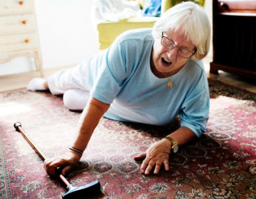 Selain Ngantuk, Ini 6 Penyebab Lansia Mudah Jatuh