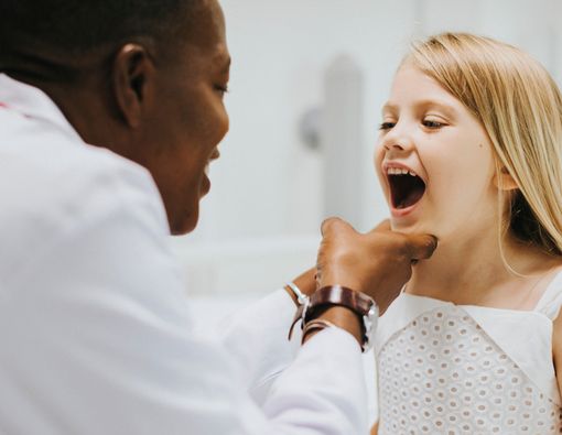 8 Kiat agar Anak Tidak Takut ke Dokter Gigi