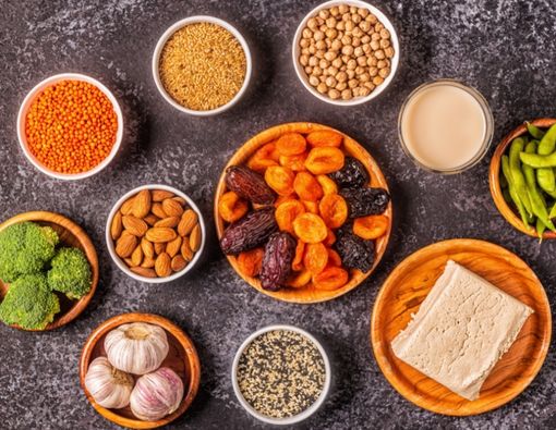 Daftar Makanan Kaya Fitoestrogen untuk Wanita Menopause