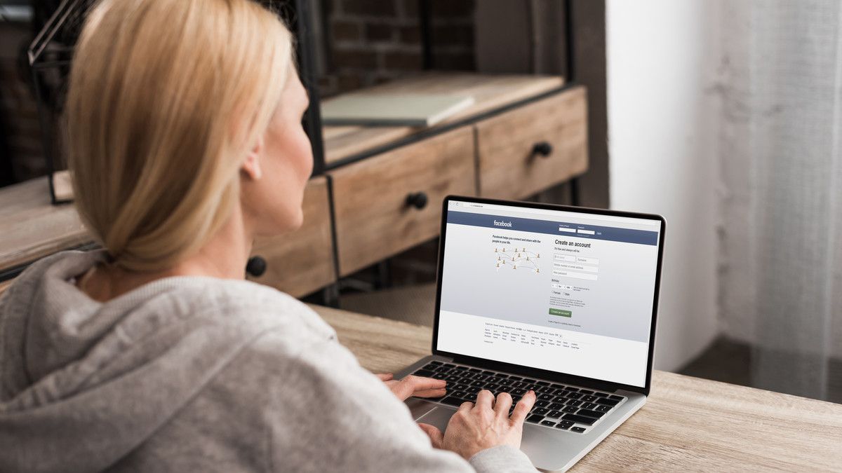 Benarkah Facebook Bermanfaat bagi Kesehatan Mental Orang Dewasa?