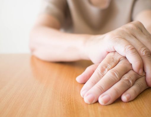 Waspada Hipertiroid Kalau Tangan Sering Tremor