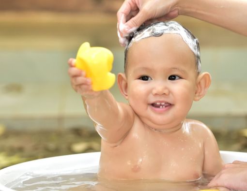 Bolehkah Memandikan Bayi dengan Sabun Antiseptik?