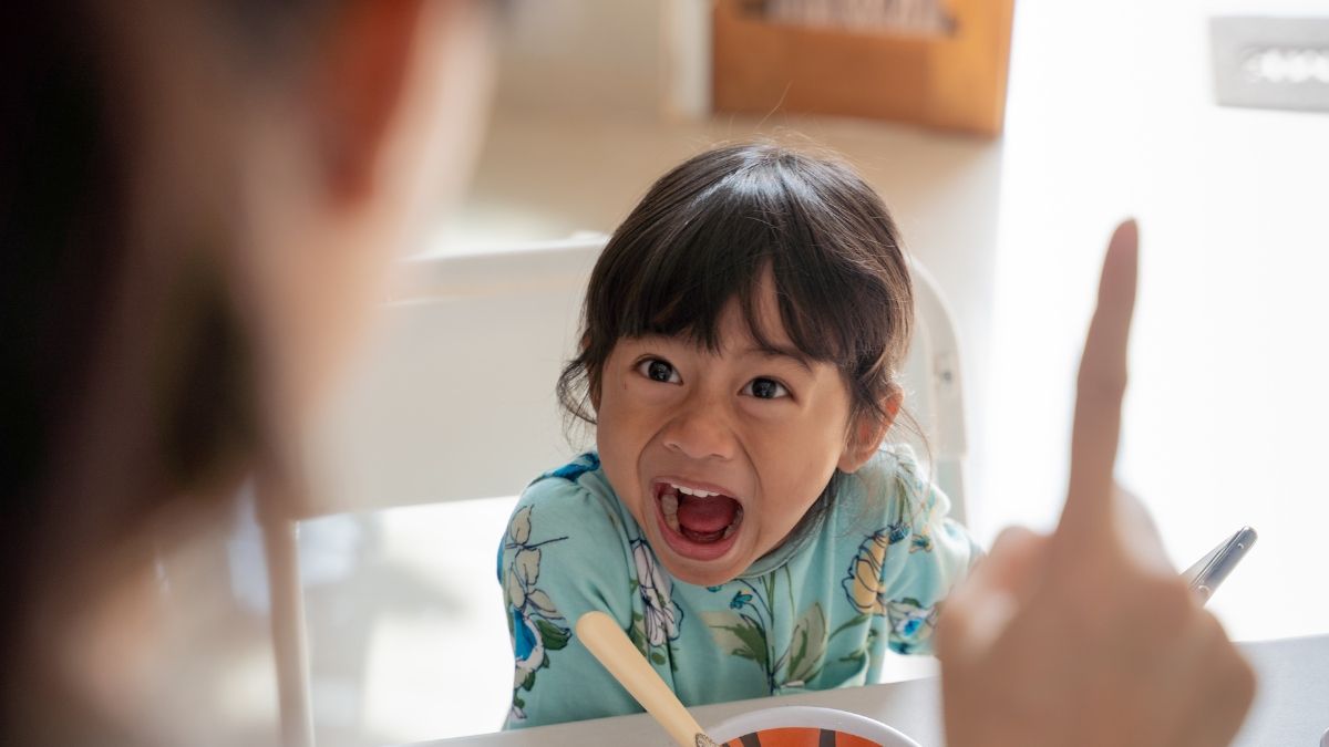 Anak Sering Main Gadget Lebih Mudah Tantrum dan Depresi