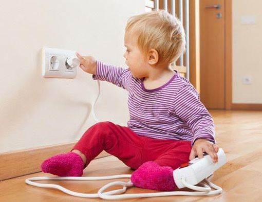 Cara Melindungi Anak dari Sengatan Listrik