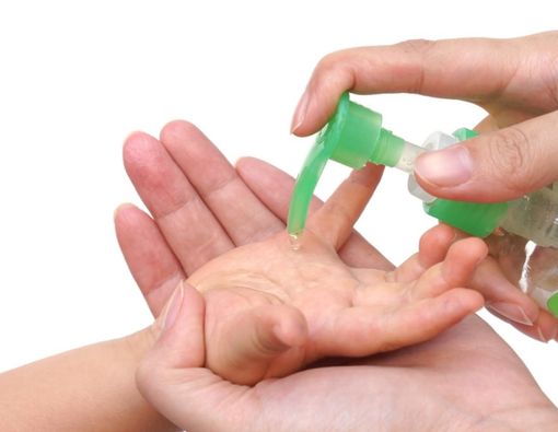 Bersihkan Tangan Bayi dengan Hand Sanitizer, Aman atau Tidak, Ya?