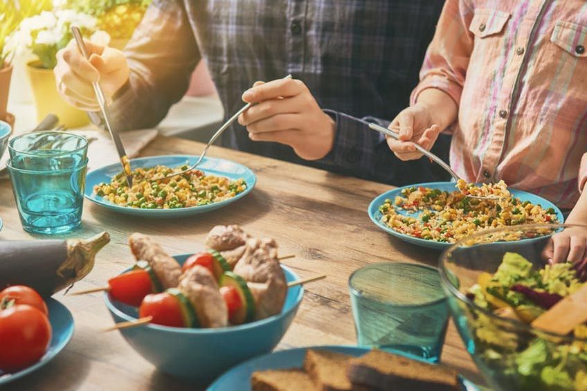 Makan di Atas Jam 7 Malam Bikin Gemuk?