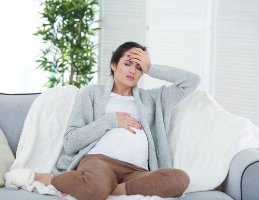 Sakit Kepala Saat Hamil, Bolehkah Konsumsi Obat?