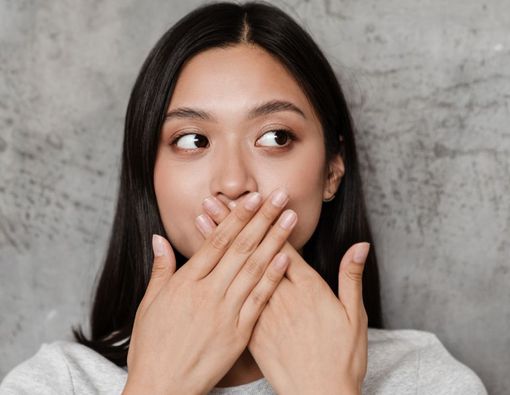 9 Cara Menghilangkan Cegukan Saat Puasa Tanpa Minum