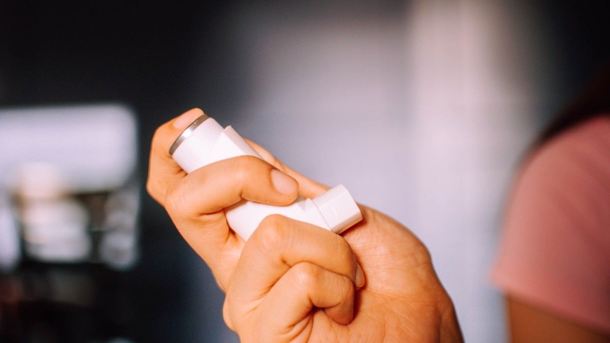 Cara Pakai Inhaler Dosis Terukur untuk Meredakan Asma - KlikDokter