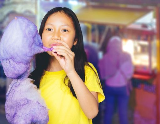 Jangan Biarkan Anak Makan Sambil Berdiri, Ini Alasan Medisnya!