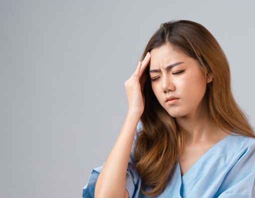 4 Tip Mengatasi Sakit Kepala Saat Haid