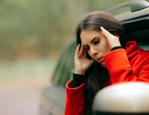 Ini Alasan Membaca Buku di Mobil Bikin Mual