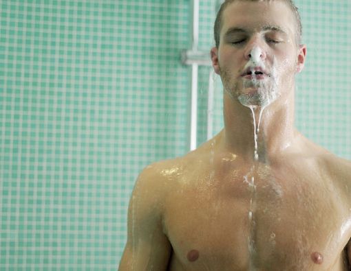 Benarkah Mandi Lebih Efektif Usir Depresi daripada Olahraga?