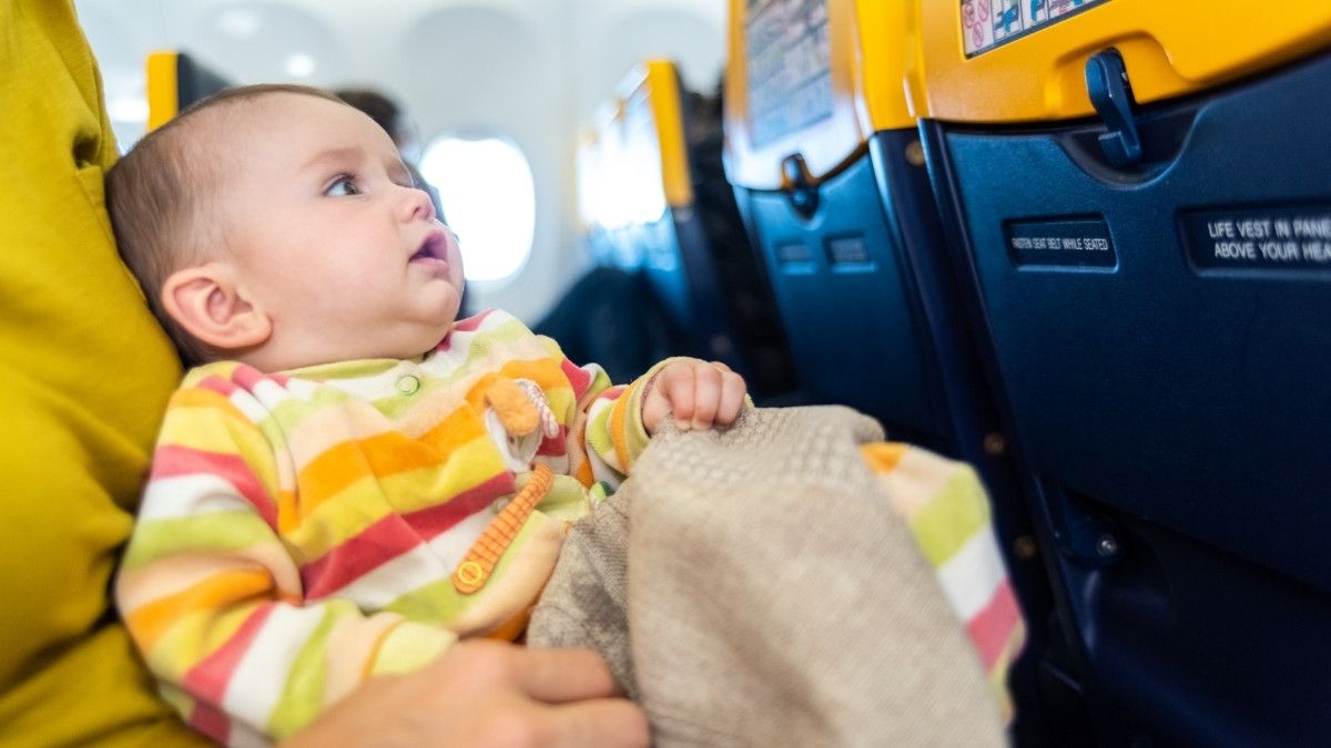 Batas Usia Aman bagi Bayi untuk Dibawa Bepergian