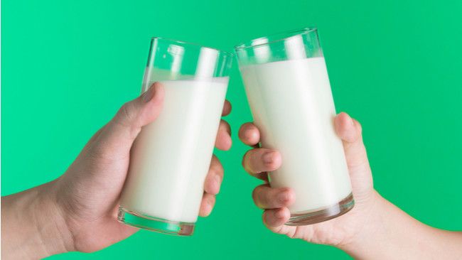 Susu Full Cream dan Susu Skim, Apa Bedanya? (Showcake/Shutterstock)
