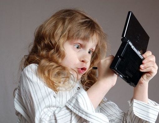 6 Cara Membatasi Si Kecil Bermain Game di Gadget