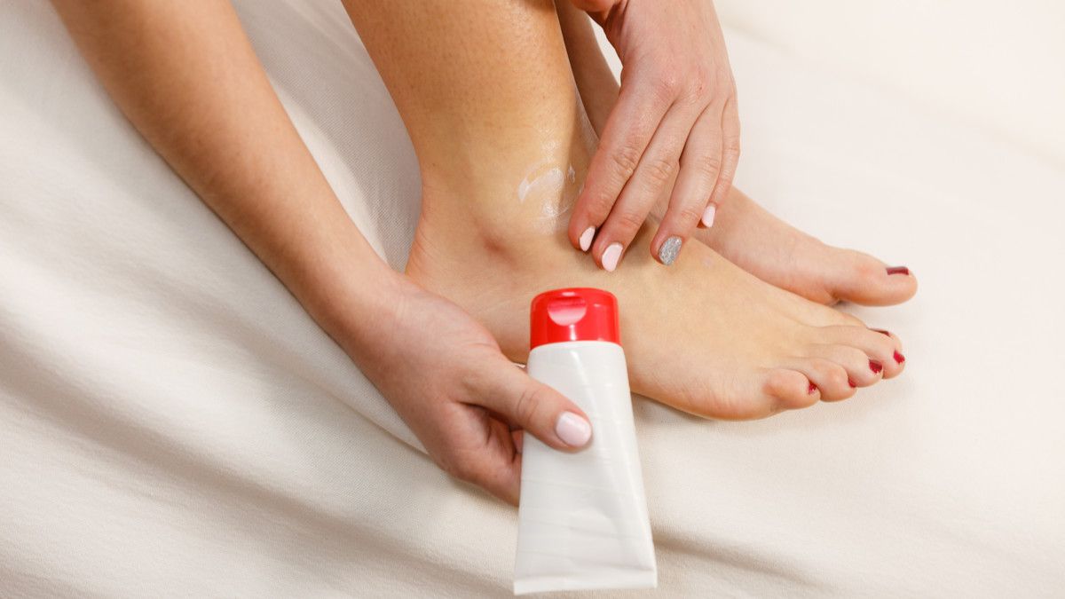 Cara Mengatasi Mata Kaki yang Menghitam