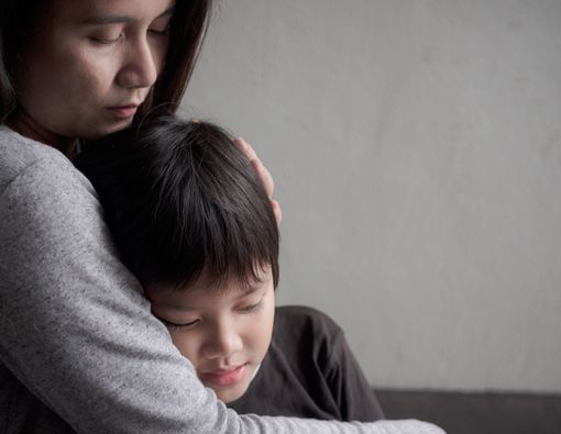 Bingung, Perlukah Anak Tahu Emosi Negatif yang Dialami Orang Tua?