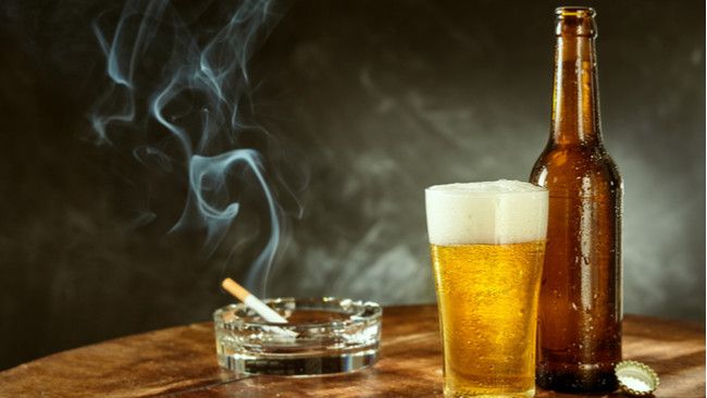 Merokok dan Minum Alkohol Tingkatkan Risiko Osteoporosis