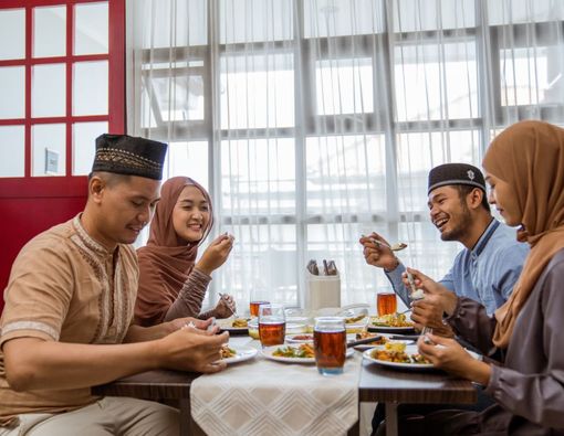 9 Tips Menikmati Momen Bukber untuk Si Introvert