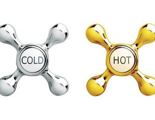 Mencuci Wajah dengan Air Hangat atau Air Dingin?