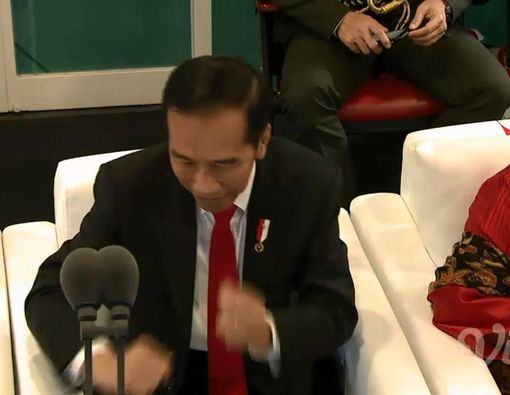 Ingin Sehat? Yuk, Joget “Goyang Dayung” ala Jokowi!