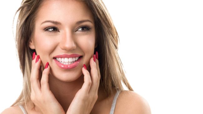 Cara yang Boleh dan Tidak Boleh Dilakukan untuk Memutihkan Gigi