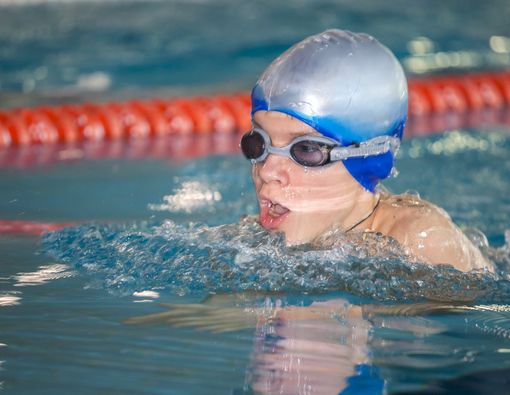 Benarkah Berenang Bisa Menambah Tinggi Badan Anak