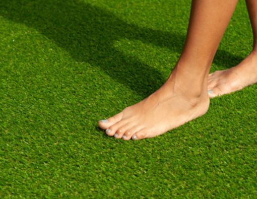 Olahraga Jalan Kaki Tanpa Sepatu, Amankah bagi Kaki?